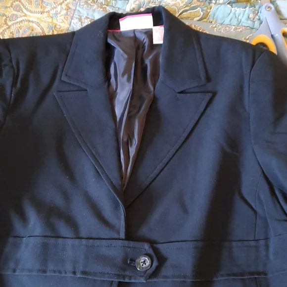 Black Liz Lange maternity blazer - Picture 5 of 6